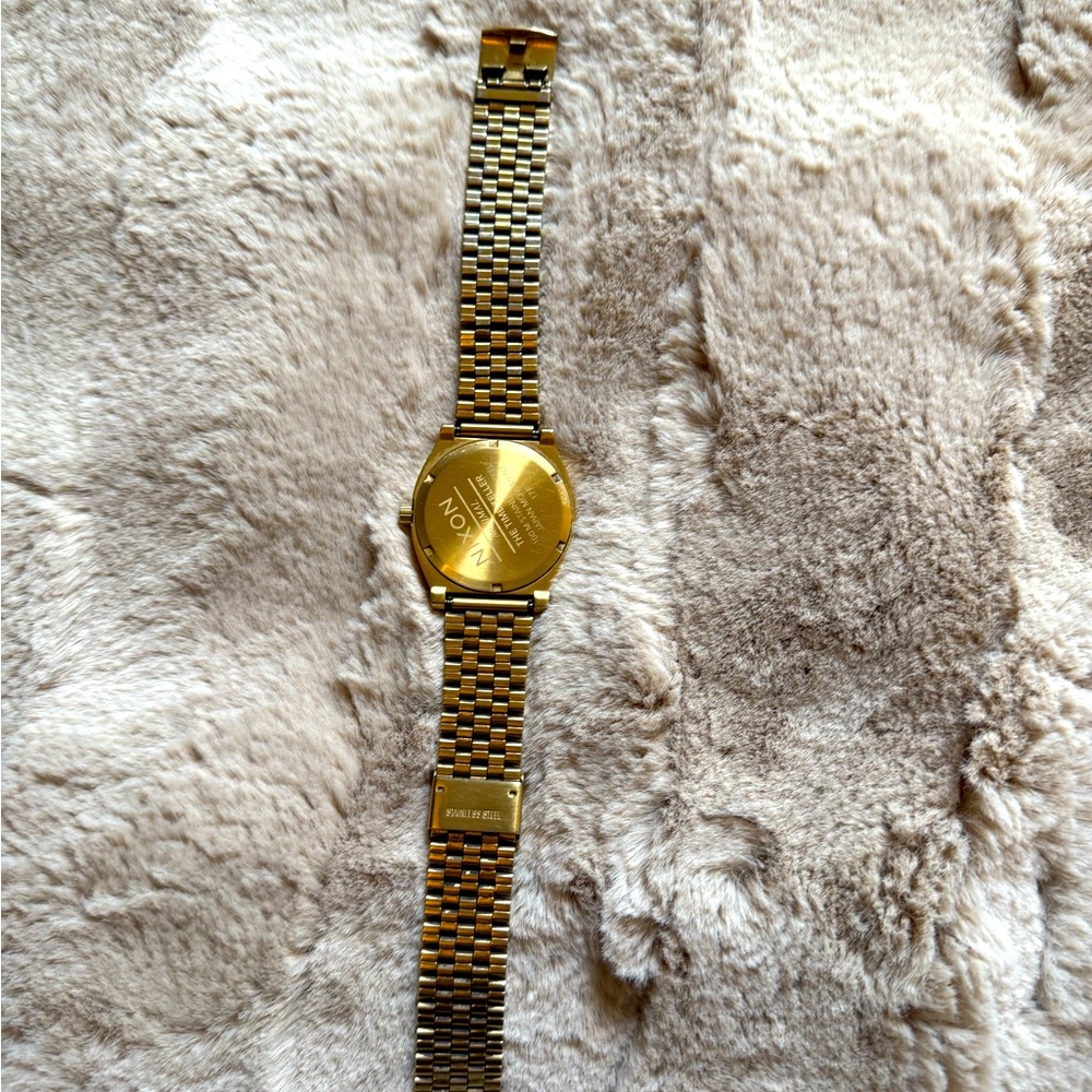 Nixon time teller